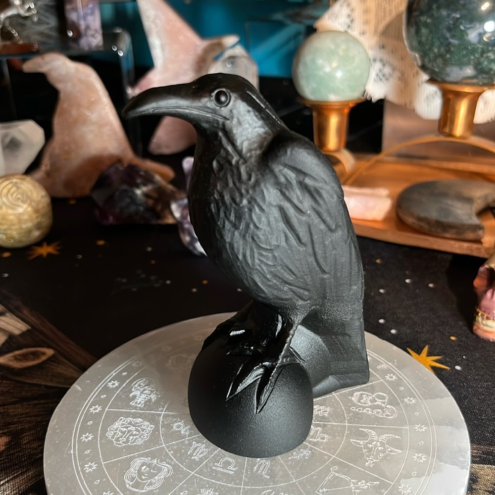 Raven obsidian carving